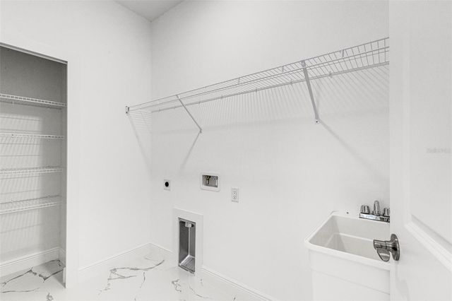 808 W LOWRY LANE, Tampa, FL 33604