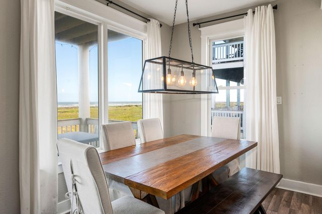 4223 King Rail Circle, Galveston, TX 77554