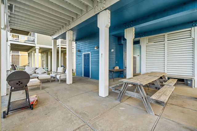 4223 King Rail Circle, Galveston, TX 77554