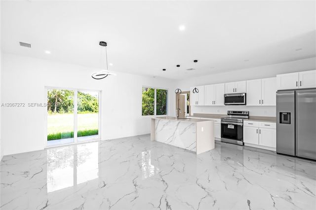718 718 Robert Avenue, Lehigh Acres, FL 33936