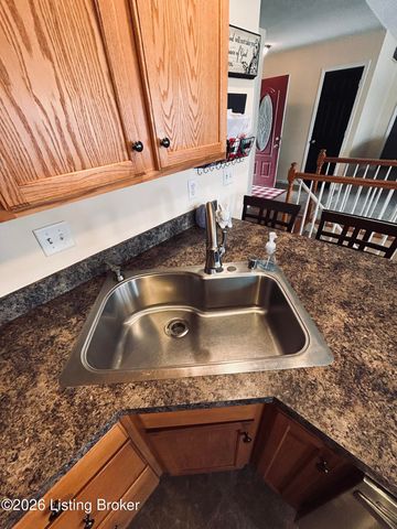 7705 Kenbrook Pl, Louisville, KY 40258