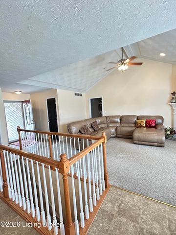 7705 Kenbrook Pl, Louisville, KY 40258