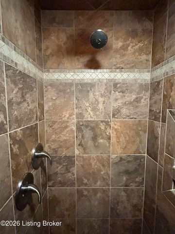 7705 Kenbrook Pl, Louisville, KY 40258