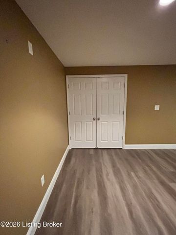 7705 Kenbrook Pl, Louisville, KY 40258