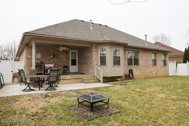 7705 Kenbrook Pl, Louisville, KY 40258