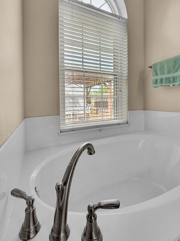 1060 Cheyenne Trail, Hewitt, TX 76643