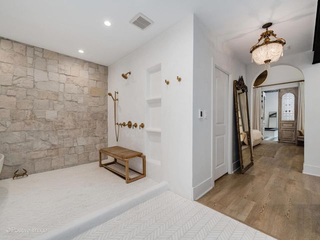 2733 N Pulaski Road, Chicago, IL 60639