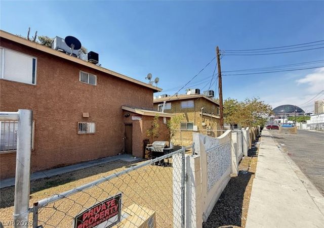536 North Circle, Las Vegas, NV 89119