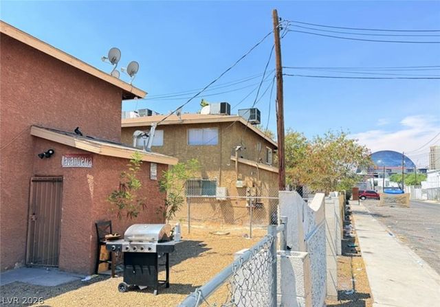 536 North Circle, Las Vegas, NV 89119