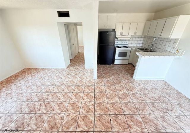 536 North Circle, Las Vegas, NV 89119