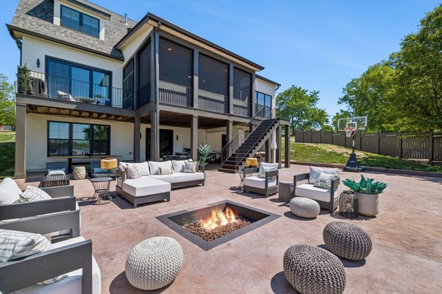 112 Sterling Rd, Hendersonville, TN 37075