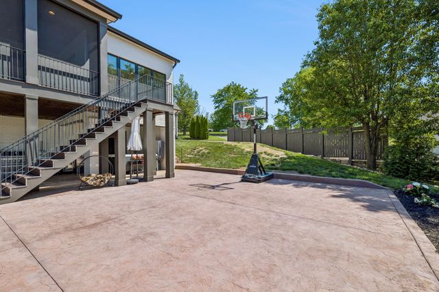 112 Sterling Rd, Hendersonville, TN 37075