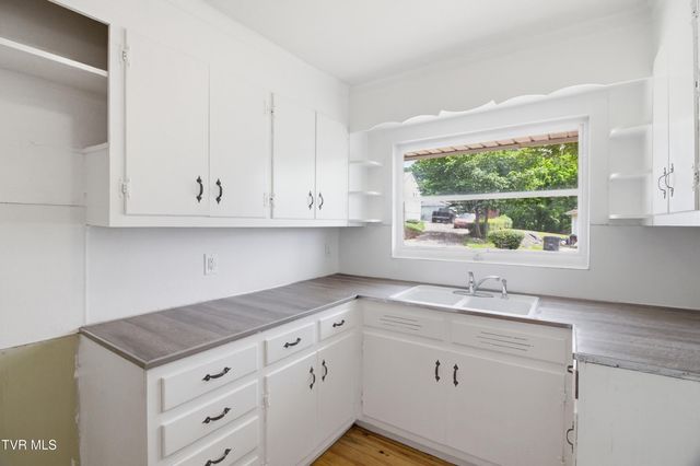 2858 Ashley Street, Kingsport, TN 37664