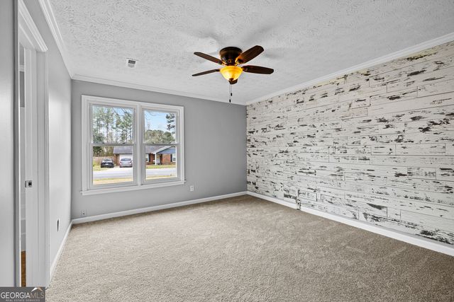 240 N Hampton Drive, Fayetteville, GA 30215