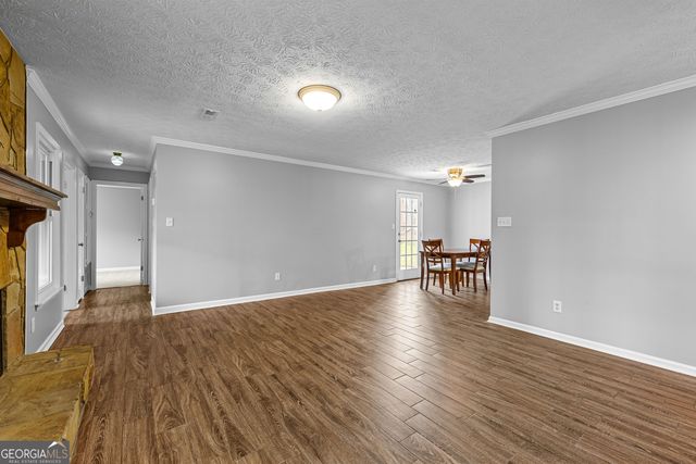 240 N Hampton Drive, Fayetteville, GA 30215