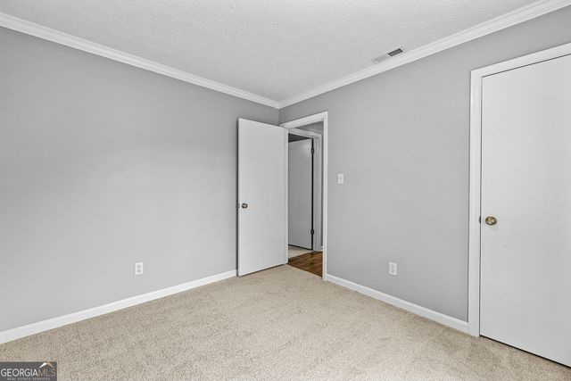 240 N Hampton Drive, Fayetteville, GA 30215