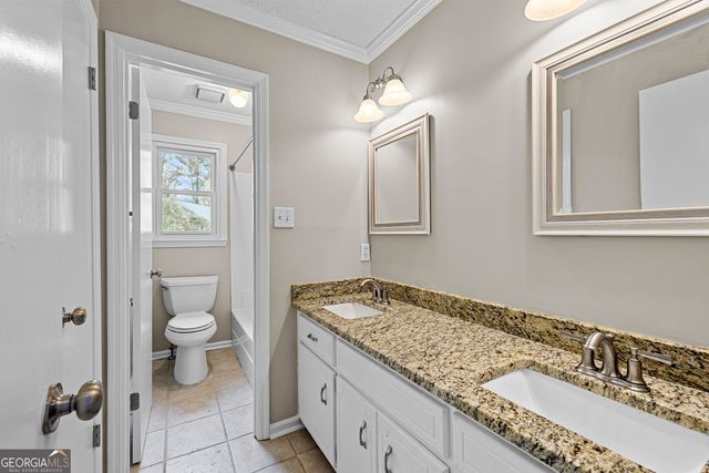 240 N Hampton Drive, Fayetteville, GA 30215