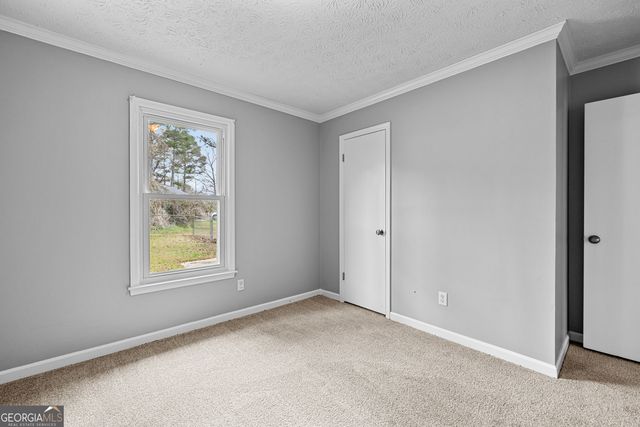 240 N Hampton Drive, Fayetteville, GA 30215