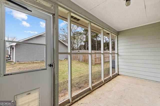 240 N Hampton Drive, Fayetteville, GA 30215