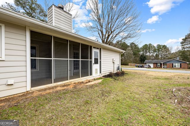 240 N Hampton Drive, Fayetteville, GA 30215