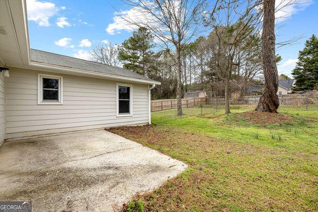 240 N Hampton Drive, Fayetteville, GA 30215