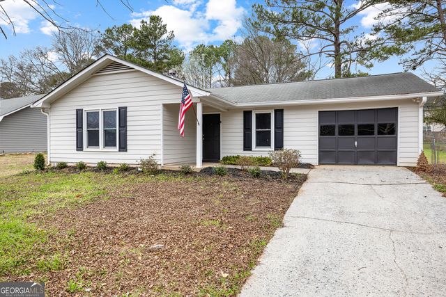 240 N Hampton Drive, Fayetteville, GA 30215