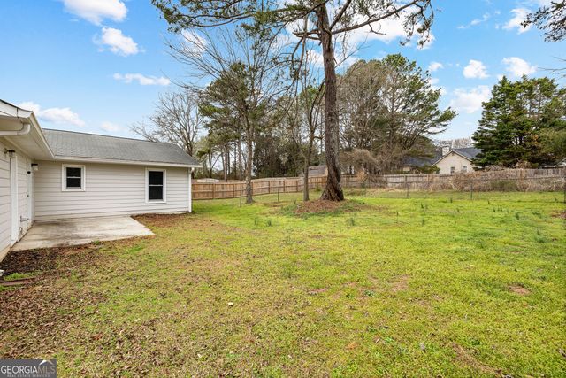 240 N Hampton Drive, Fayetteville, GA 30215