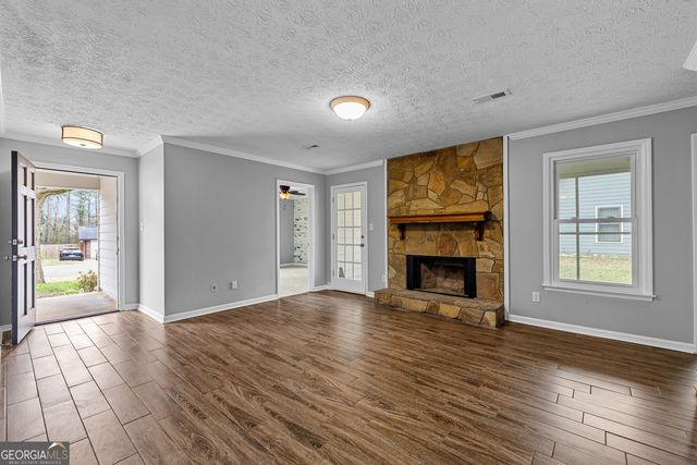 240 N Hampton Drive, Fayetteville, GA 30215