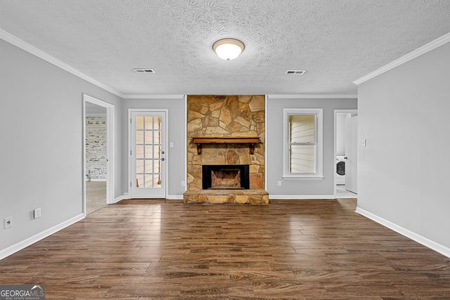 240 N Hampton Drive, Fayetteville, GA 30215