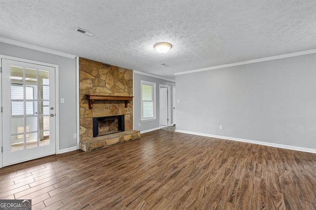 240 N Hampton Drive, Fayetteville, GA 30215