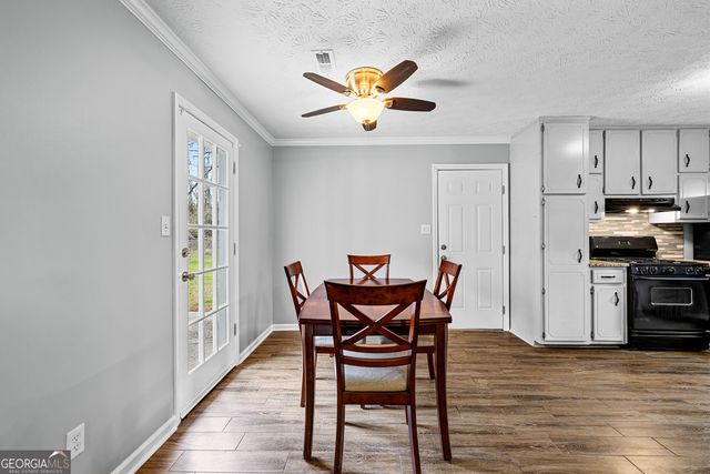 240 N Hampton Drive, Fayetteville, GA 30215