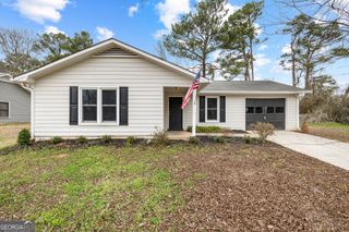 240 N Hampton Drive, Fayetteville, GA 30215