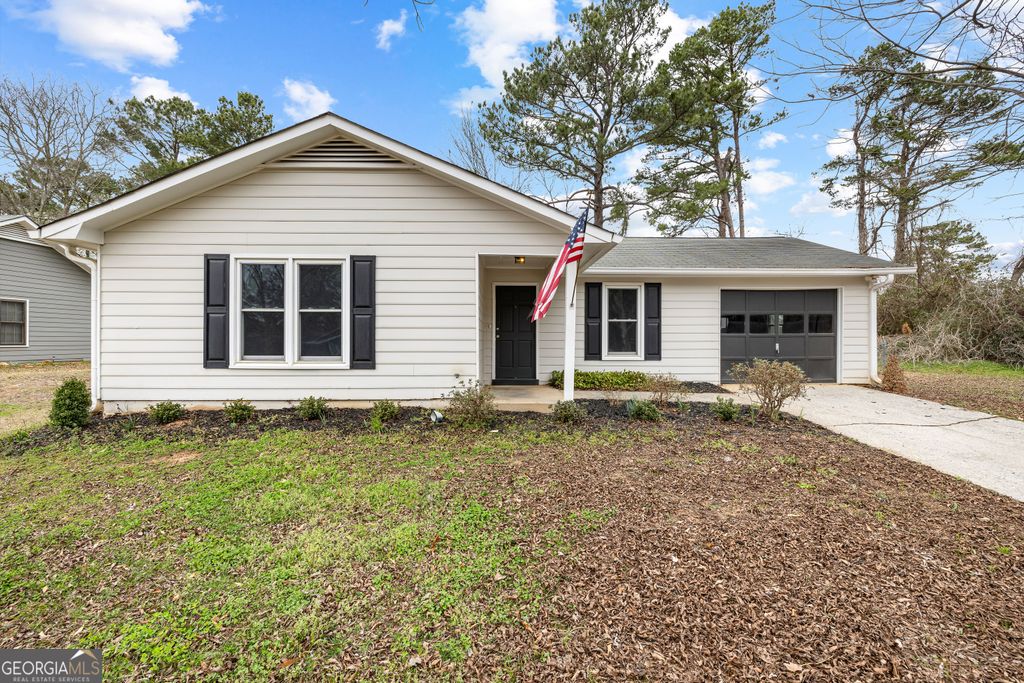 240 N Hampton Drive, Fayetteville, GA 30215