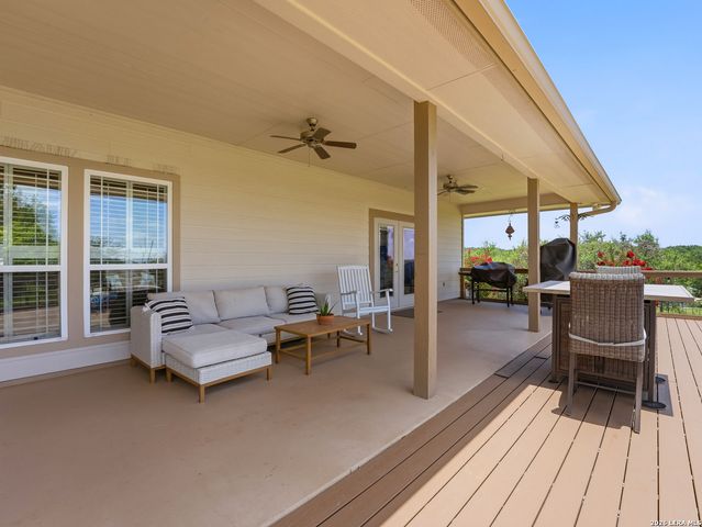 186 SCOUT LN, Spring Branch, TX 78070