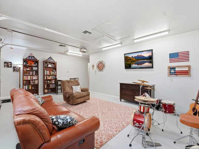 186 SCOUT LN, Spring Branch, TX 78070