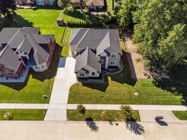 54321 Deadwood Lane, Shelby Twp, MI 48316