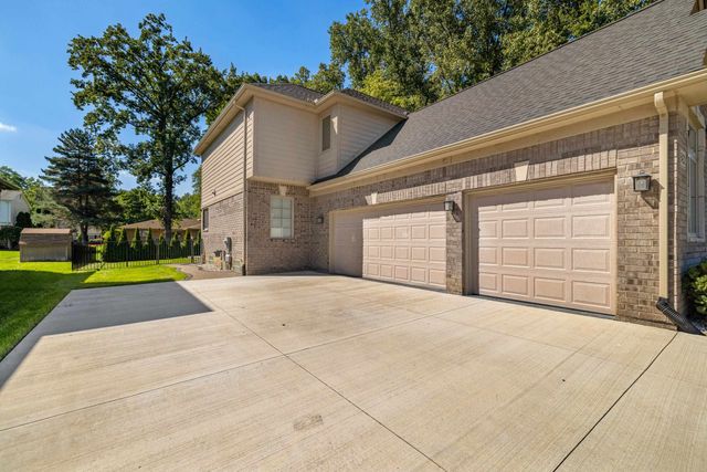 54321 Deadwood Lane, Shelby Twp, MI 48316