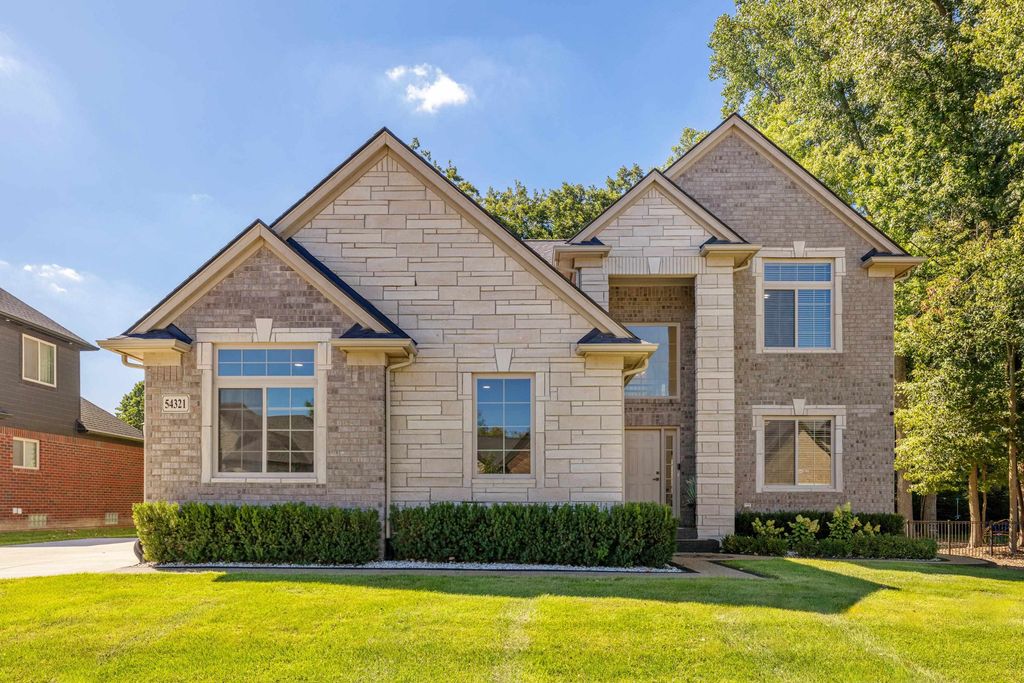 54321 Deadwood Lane, Shelby Twp, MI 48316