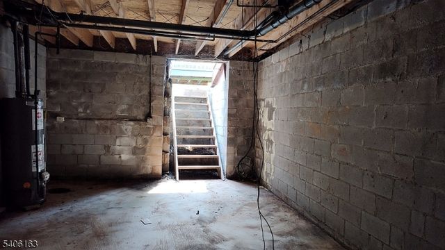 65 Hamilton St 2, East Orange City, NJ 07017