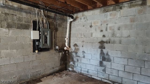 65 Hamilton St 2, East Orange City, NJ 07017