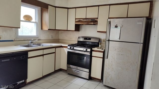 65 Hamilton St 2, East Orange City, NJ 07017