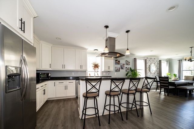 28 Mink Rd, Providence, RI 02908