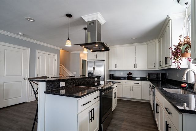 28 Mink Rd, Providence, RI 02908