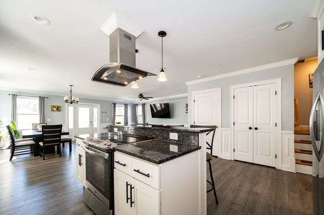 28 Mink Rd, Providence, RI 02908