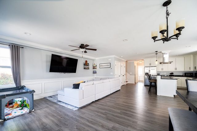 28 Mink Rd, Providence, RI 02908