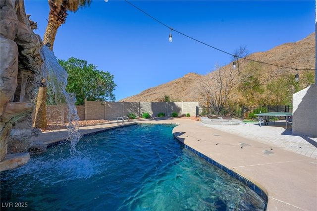 672 North Los Feliz Street, Las Vegas, NV 89110