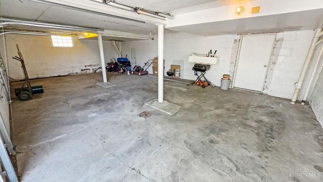 1 Springfield Pike, Wyoming, OH 45215