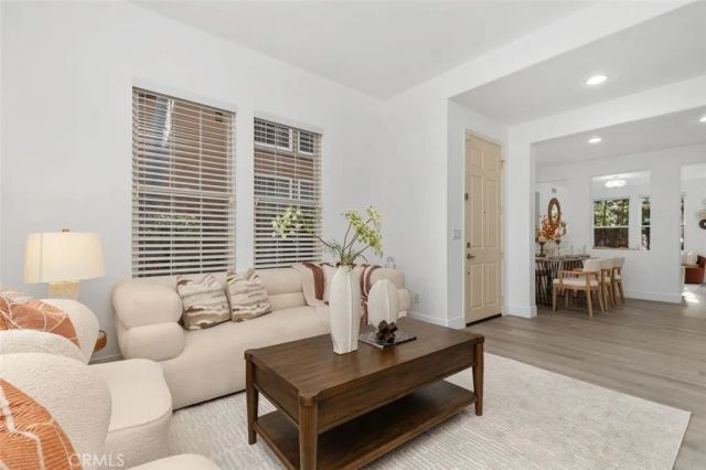 31 Dinuba, Irvine, CA 92602