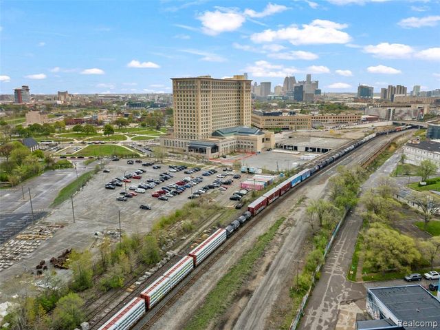 1963 25th, Detroit, MI 48168