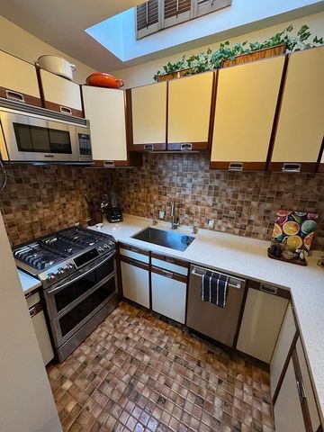 852 W Diversey Parkway 3F, Chicago, IL 60614